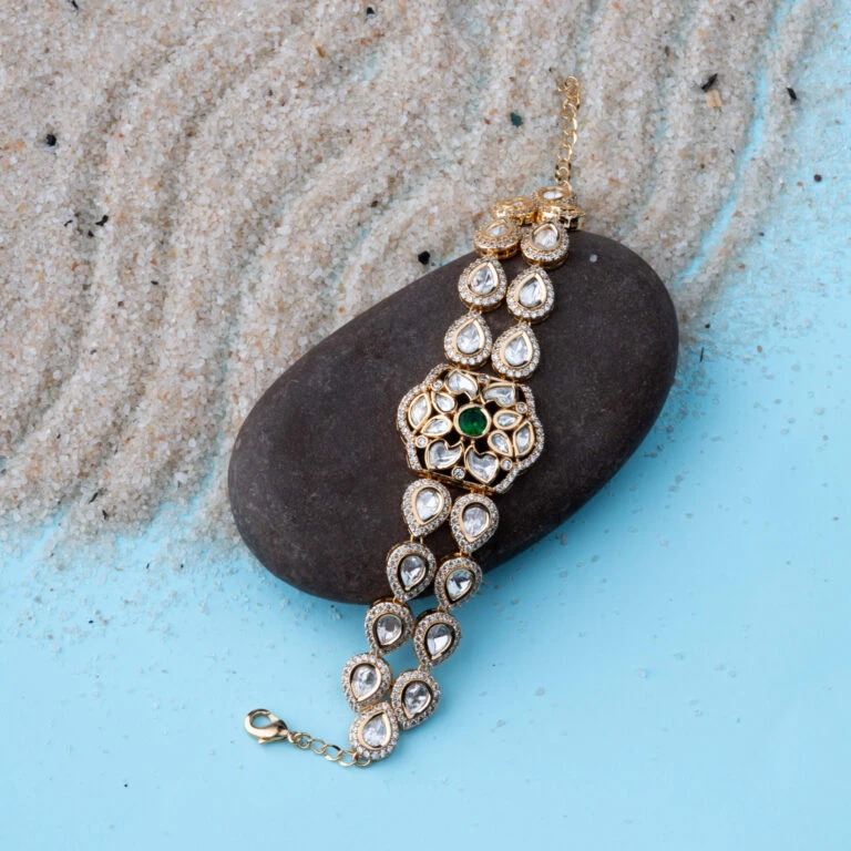 Timeless Green & Off-White Bracelet: A Touch of Elegance for Every Style